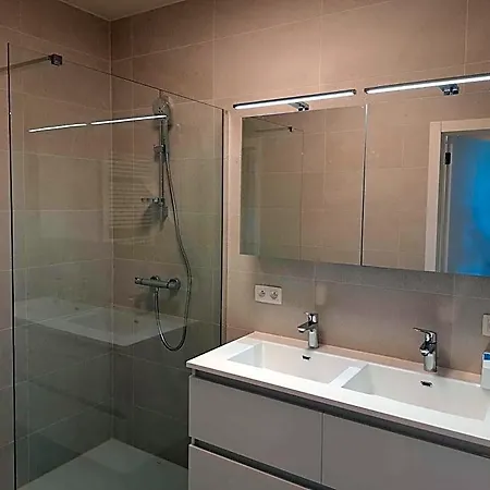Modern In With Terrace Hotel 2*