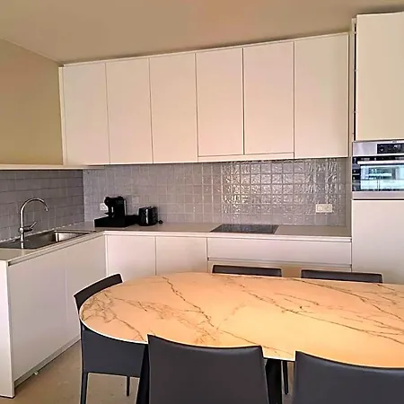 Modern In With Terrace Hotel 2*